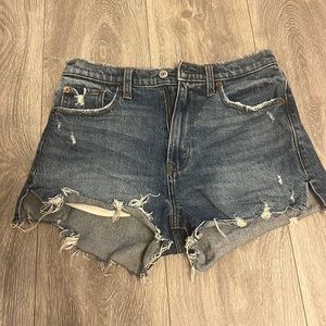 Abercrombie & Fitch • High Rise Mom Short
